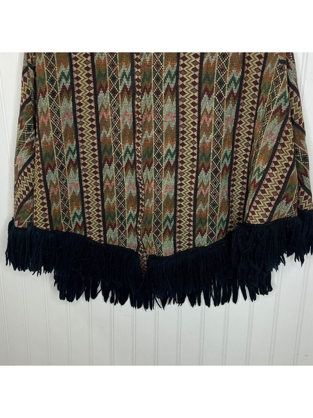 - 1970’s Style Tapestry Full Zip Zig Zag Pattern Fringed Poncho Size Small - Picture 3 of 9
